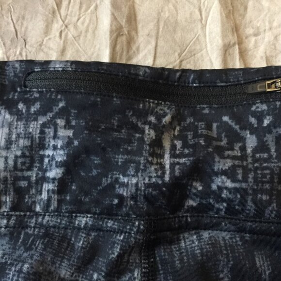 The North Face Calf Length Yoga Pants Capri Leggings  Medium - Picture 8 of 8